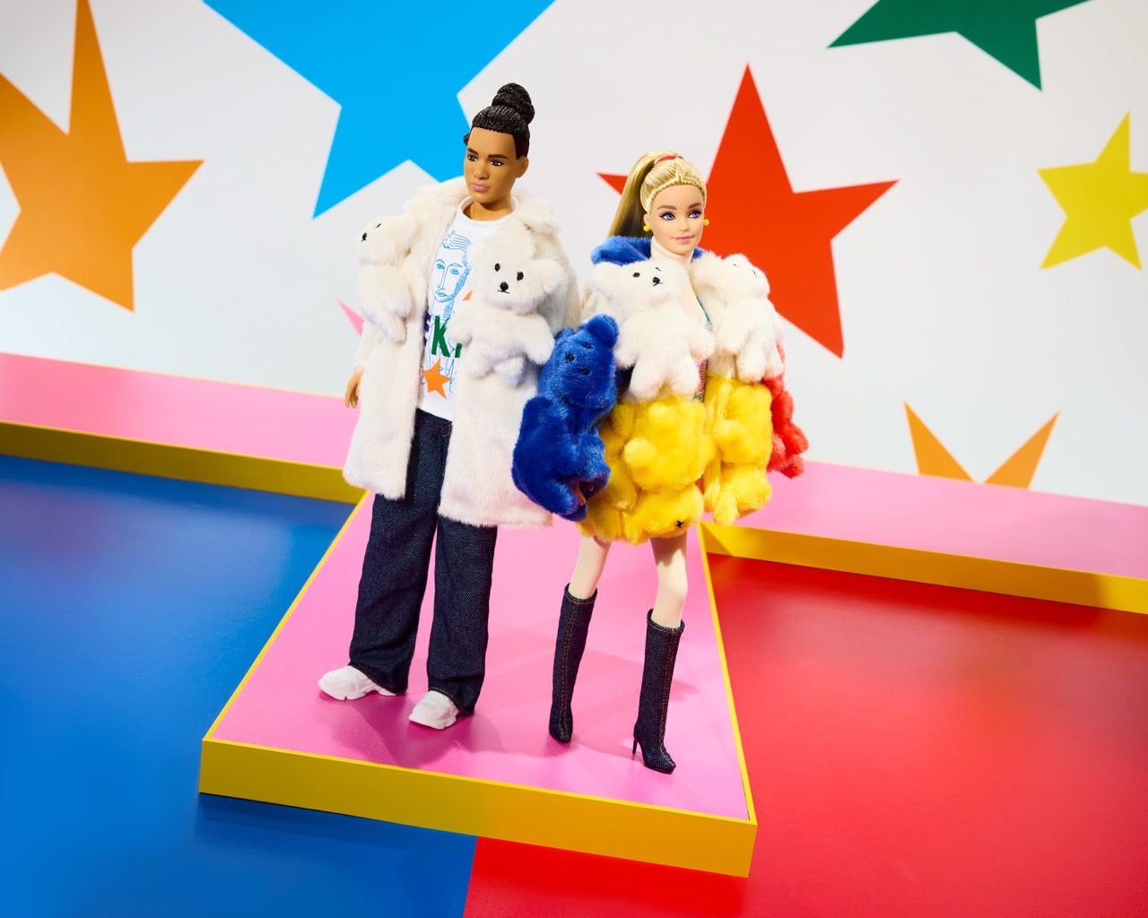 Nasce Barbie x Jean-Charles de Castelbajac: l'alta moda incontra la pop culture Lo stilista francese veste Barbie e Ken con le sue creazioni più famose | Image 637357