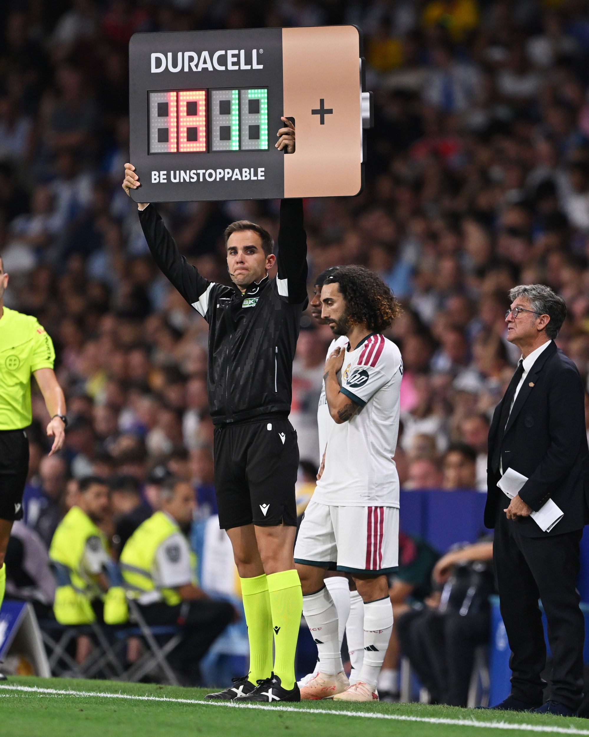 Evoluzione estetica dei tabelloni delle sostituzioni Un po' alla volta gli sponsor hanno trasformato i substitution board