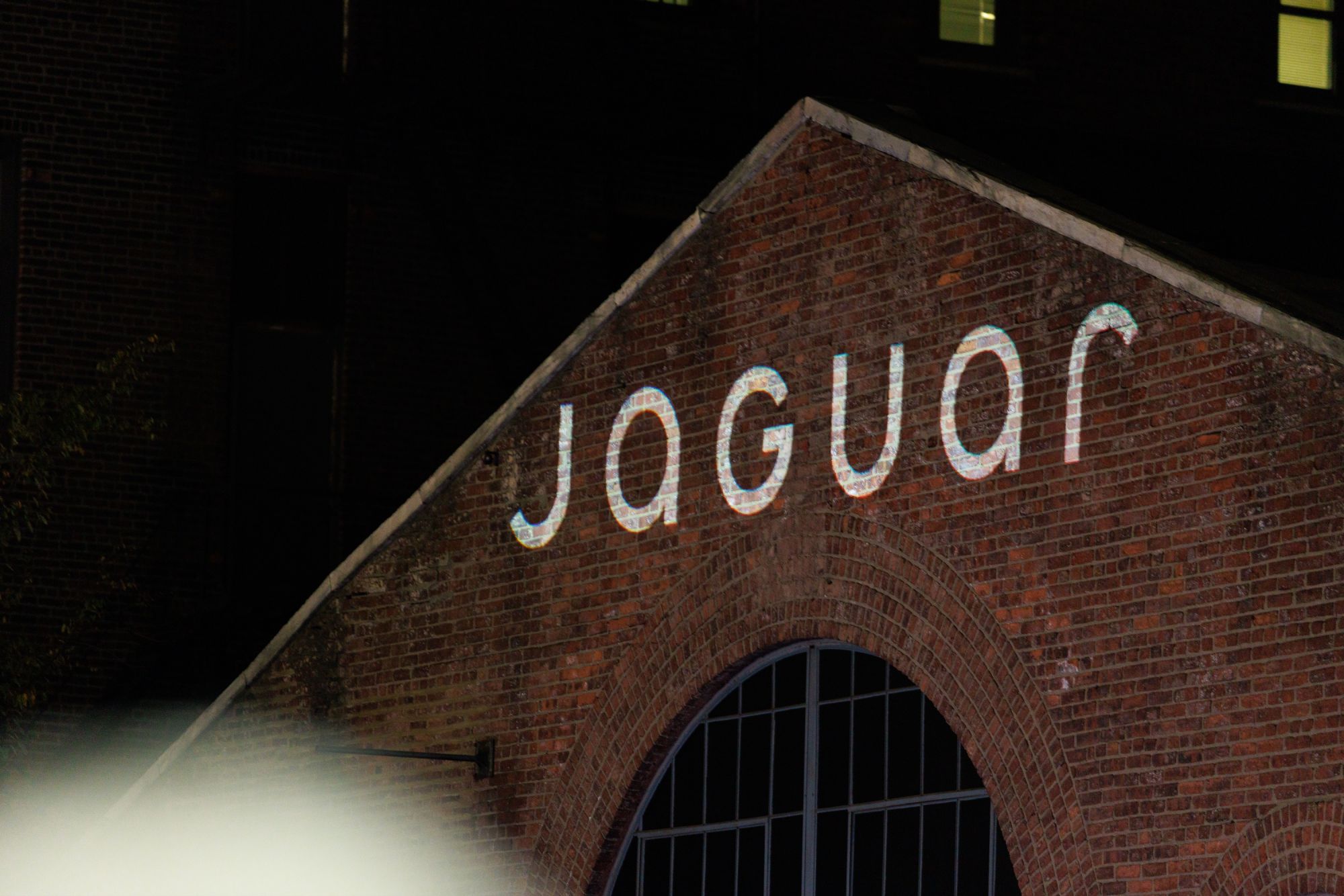 Jaguar läutet seine elektrische Ära mit dem Type 01 ein Modernste Technologie und eine Launchveranstaltung mit Florence Pugh, Sienna Spiera, Karl-Anthony Towns und dem Rapper Kano | Image 637767