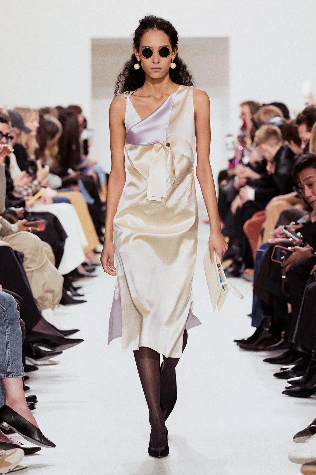 5 trend chiave della Paris Fashion Week SS27 Women's Cosa indosseremo la prossima estate, secondo la moda della Ville Lumière | Image 637990