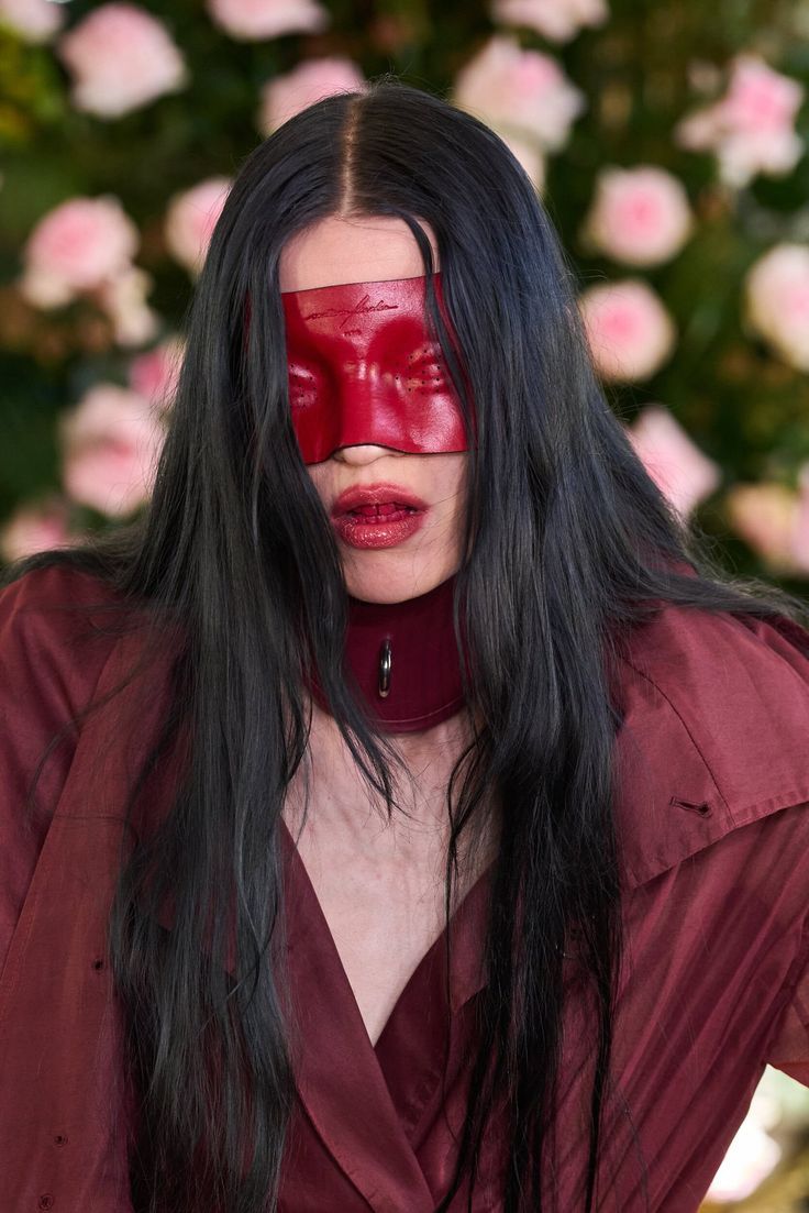 Maquilhagem de Halloween inspirada nos desfiles mais emblemáticos De Christian Dior de John Galliano a Matières Fécales
