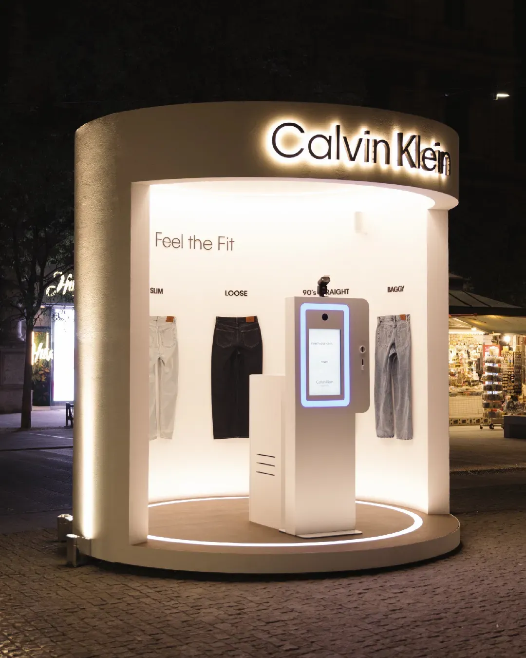 Clavin Klein ha aperto un Denim Kiosk in Piazza Castello a Milano Ecco come è andato l'evento di inaugurazione