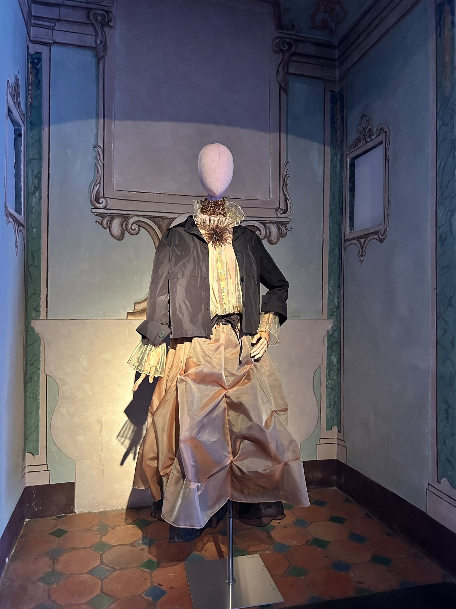 Giovanni Bernardo Carbone kehrt mit Amelie zur Ausstellung zurück Im Palazzo Nicolosio Lomellino in Genua wird der Wert des Kleides inszeniert | Image 638365