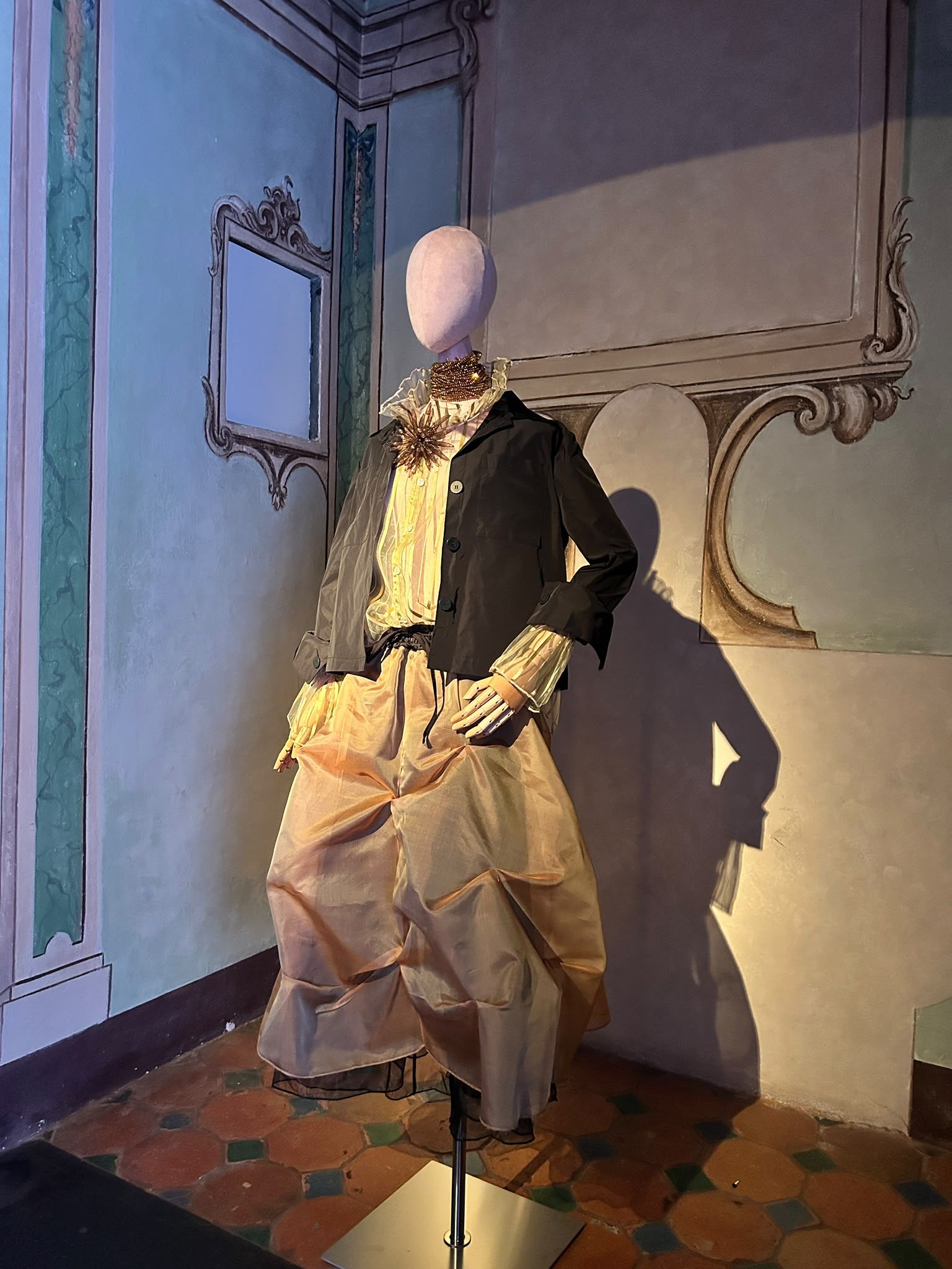Giovanni Bernardo Carbone kehrt mit Amelie zur Ausstellung zurück Im Palazzo Nicolosio Lomellino in Genua wird der Wert des Kleides inszeniert | Image 638364