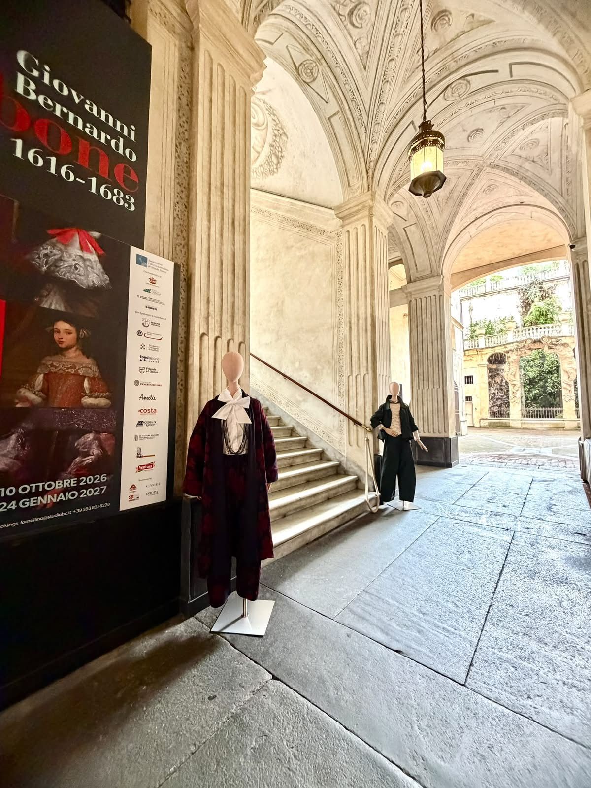 Giovanni Bernardo Carbone kehrt mit Amelie zur Ausstellung zurück Im Palazzo Nicolosio Lomellino in Genua wird der Wert des Kleides inszeniert | Image 638361
