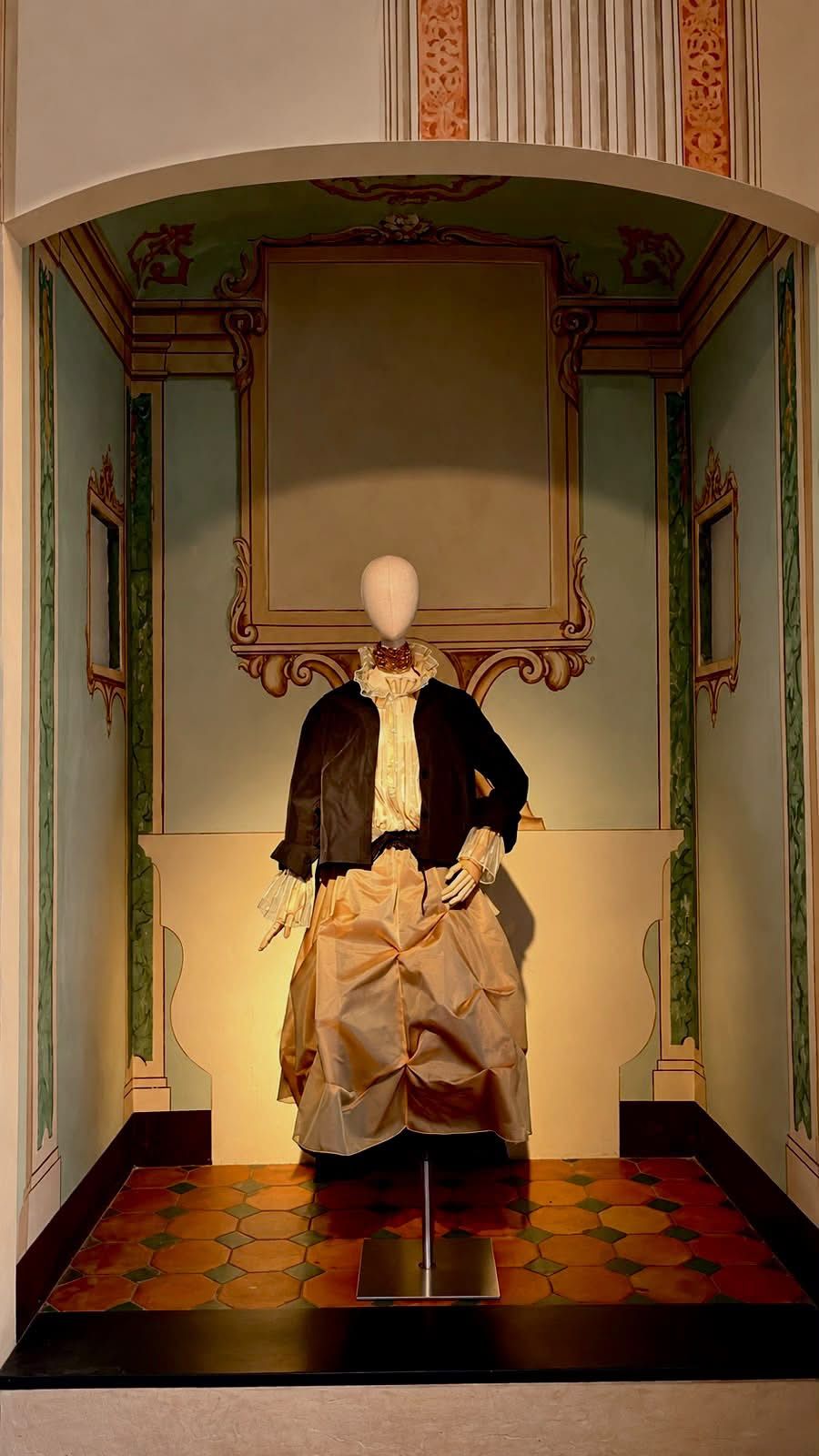 Giovanni Bernardo Carbone kehrt mit Amelie zur Ausstellung zurück Im Palazzo Nicolosio Lomellino in Genua wird der Wert des Kleides inszeniert | Image 638359