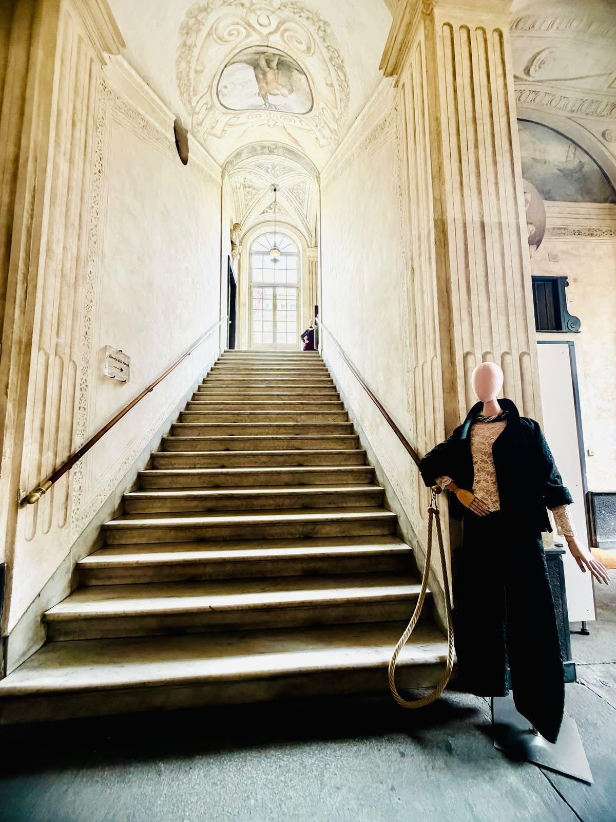 Giovanni Bernardo Carbone kehrt mit Amelie zur Ausstellung zurück Im Palazzo Nicolosio Lomellino in Genua wird der Wert des Kleides inszeniert | Image 638355