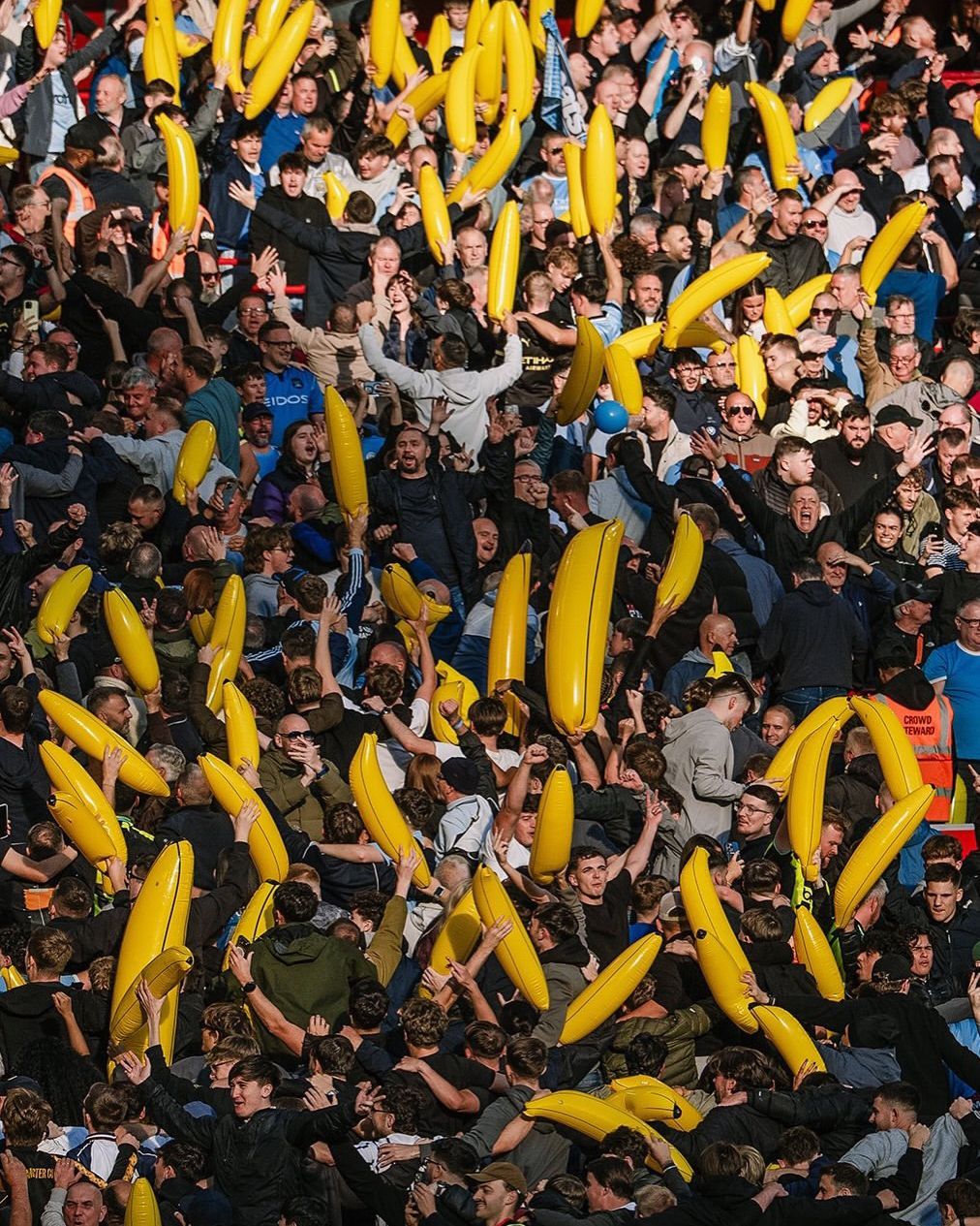 Why Manchester City fans are bringing back inflatable bananas? And what's their meaning?