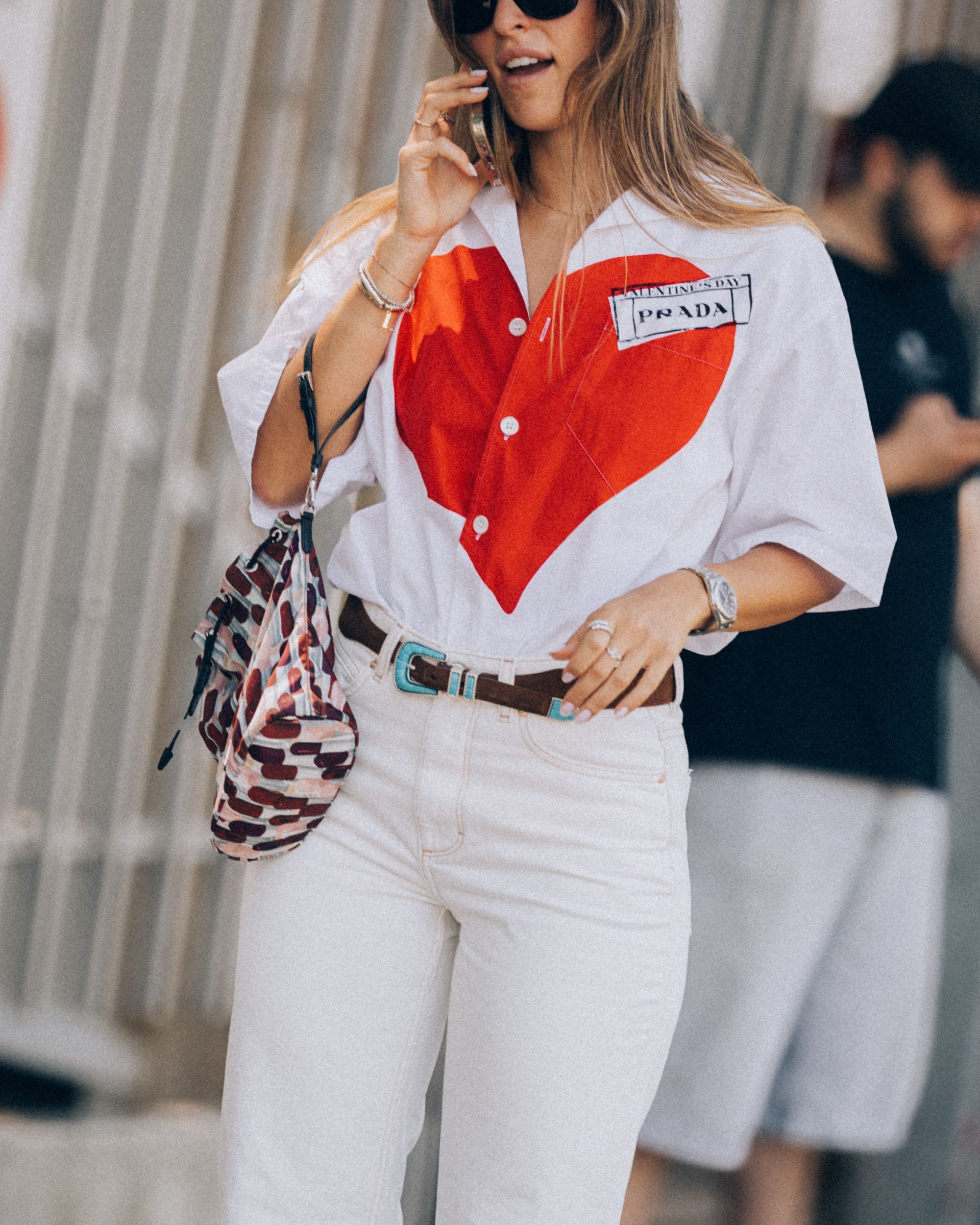 Por que os jovens escolhem moda falsificada «Os consumidores vão decidir cada vez mais por si próprios quando vale a pena pagar por um artigo autêntico»