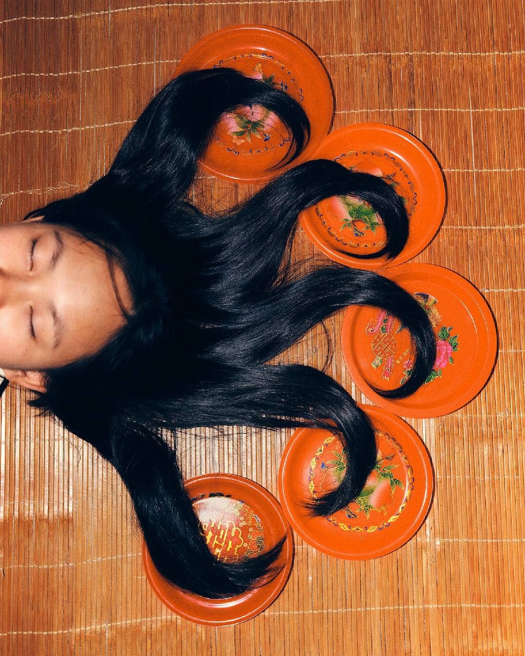Xueling Chen vince il primo Premio di Fotografia di Moda Pull&Bear a Hyères Un montepremi di 20.000 euro e un progetto con il brand in tasca