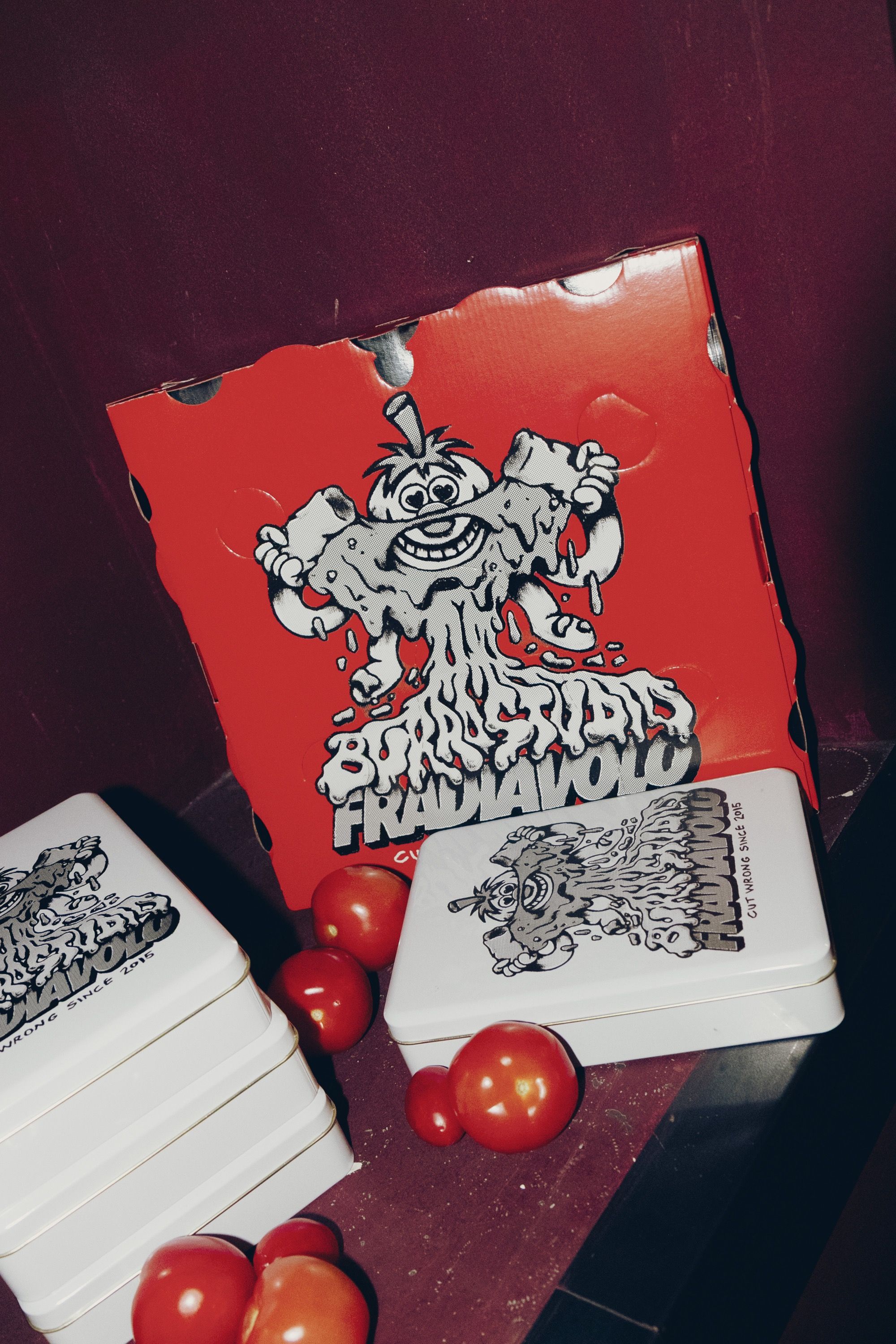 Burro Studio ha compiuto undici anni ma continua a odiare le regole Per l'anniversario ha realizzato una pizza speciale insieme a Fradiavolo Milano