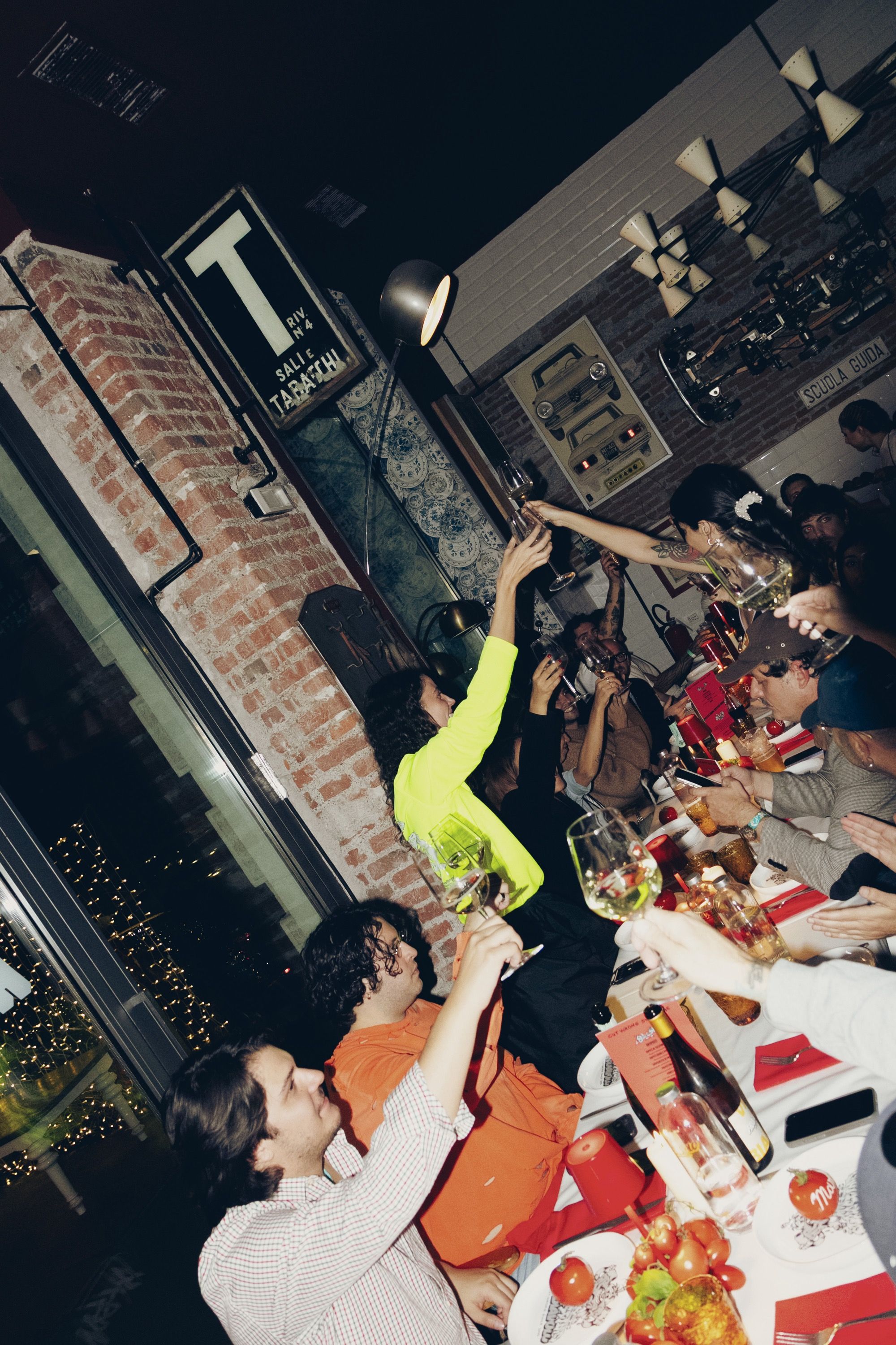 Burro Studio ha compiuto undici anni ma continua a odiare le regole Per l'anniversario ha realizzato una pizza speciale insieme a Fradiavolo Milano