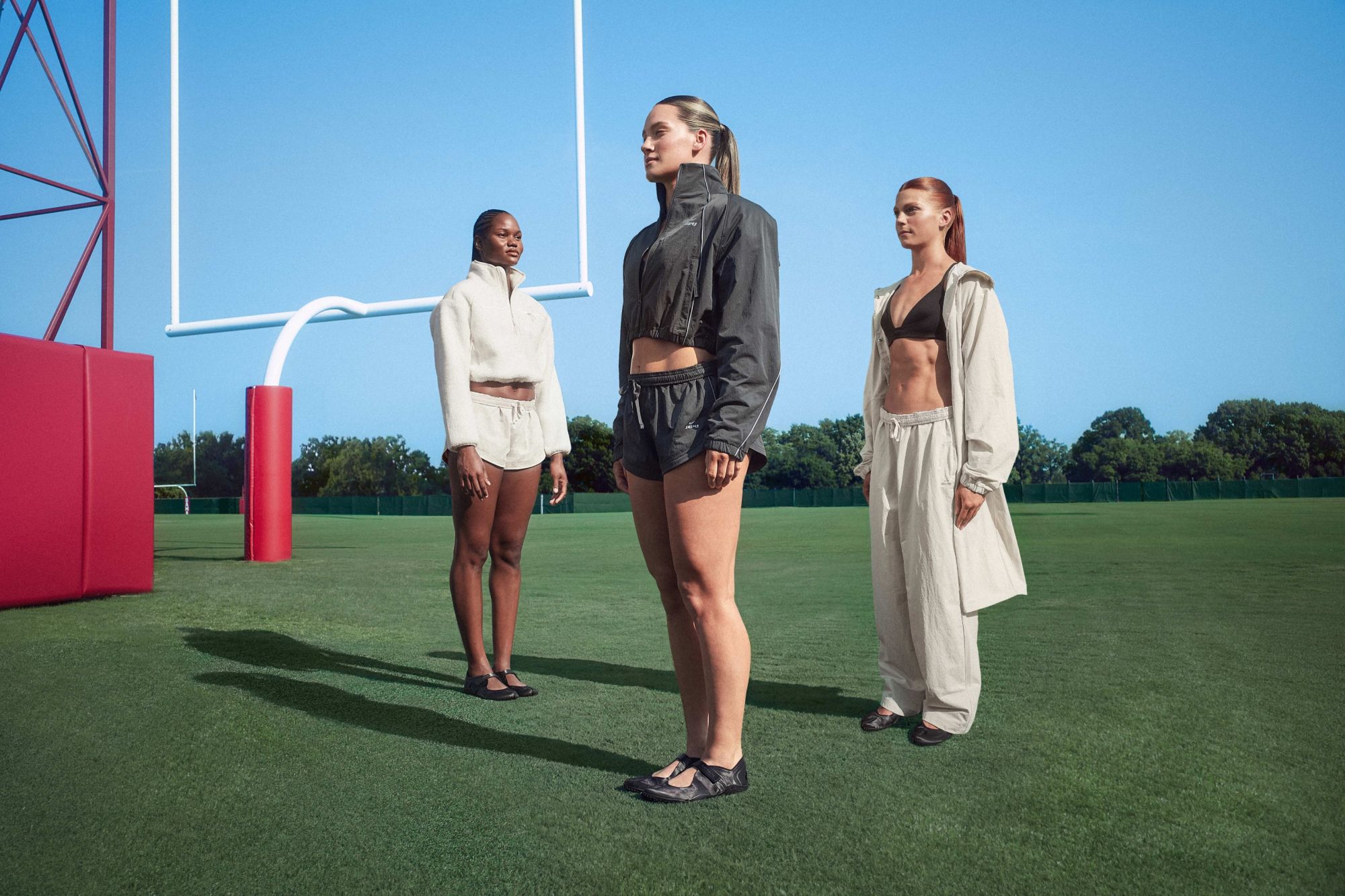 Die Jacken von Nike Skims sind da Pünktlich zum Herbst-Winter