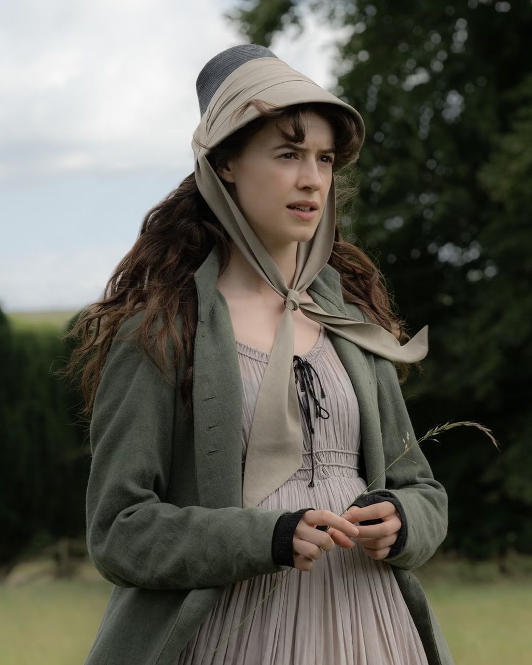 “La magia di Jane Austen è che le sue storie sono fresche e senza tempo” Parola di Daisy Edgar-Jones, protagonista di Ragione e sentimento, al cinema dal 22 ottobre