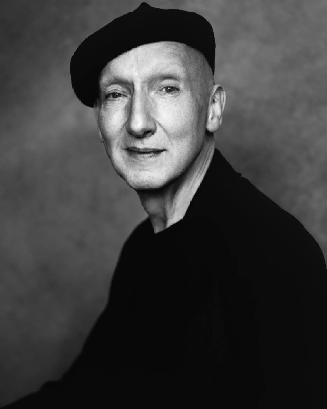 Stephen Jones shares his vision of fashion at SSENSE’s Salon des Refusés From London to Paris, a look back at the journey of an extraordinary milliner who came to shake up fashion’s status quo
