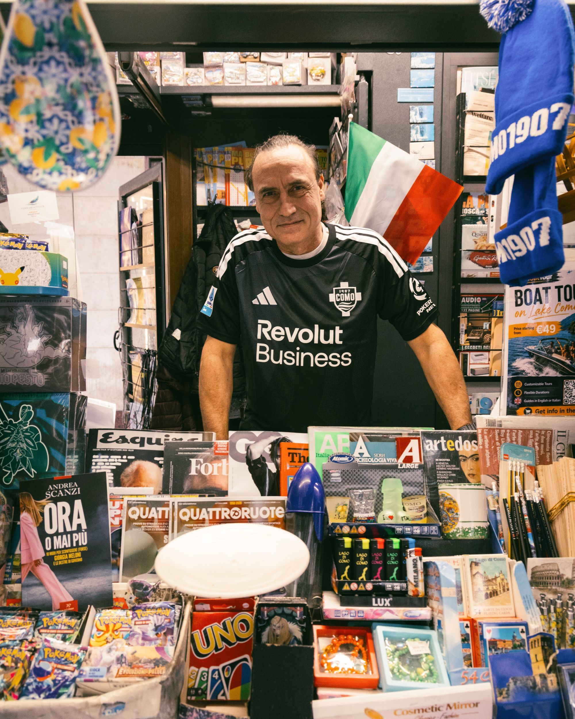 I tifosi del Como presentano il nuovo Third kit 2026/27 Il lancio ancora una volta è stato affidato ai suoi tifosi