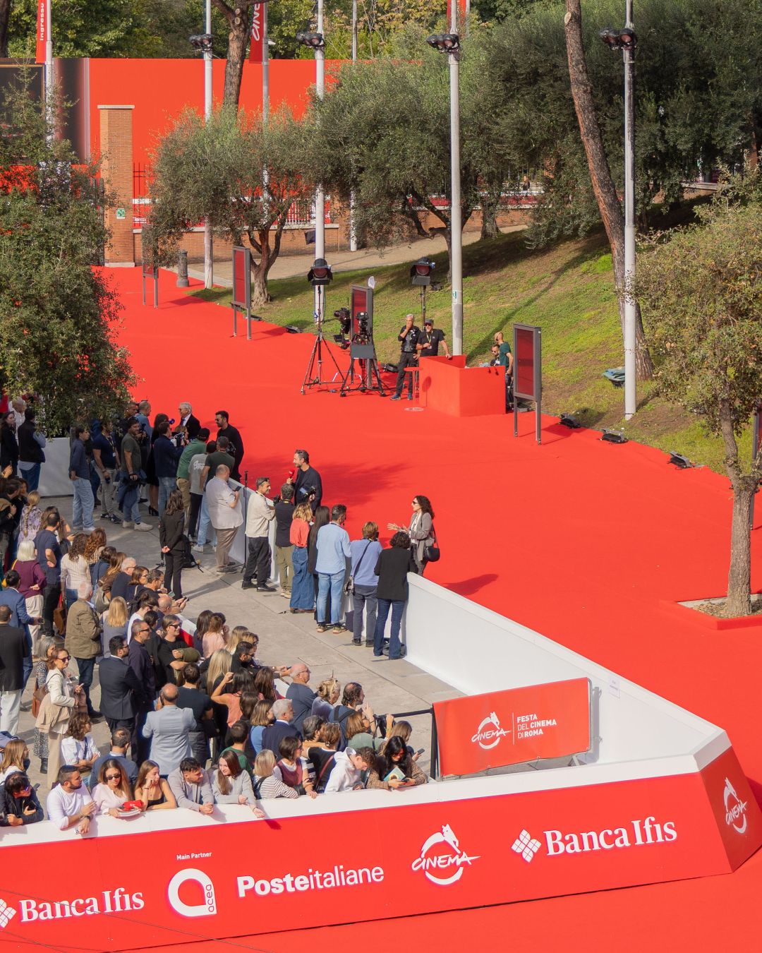 Banca Ifis celebra il cinema e la musica alla Festa del Cinema di Roma Dalla premiazione di Nicola Piovani alla Banca Ifis Lounge, una collaborazione che mette al centro il valore culturale della settima arte