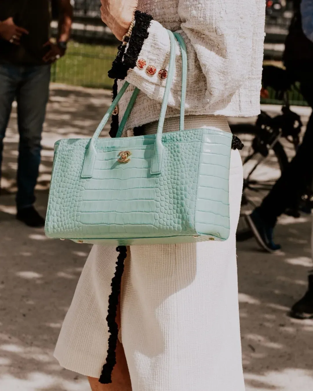 In Italy, luxury handbags are the new stocks And a new report states that the main owners are under-40s