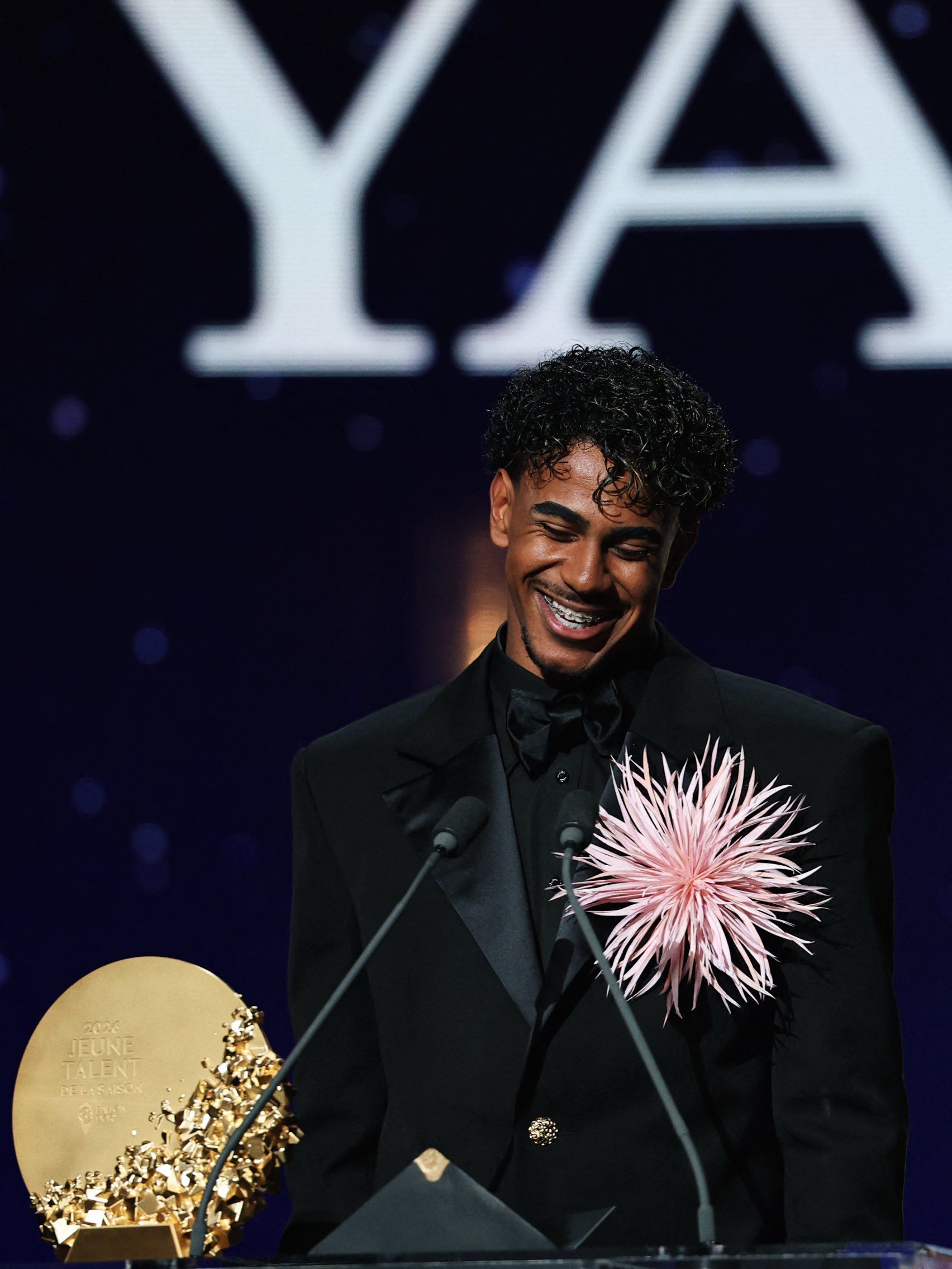 Gli outfit che ricorderemo della cerimonia del Pallone d’Oro 2026 Lamine Yamal, Alexia Putellas, e poi tutti gli altri