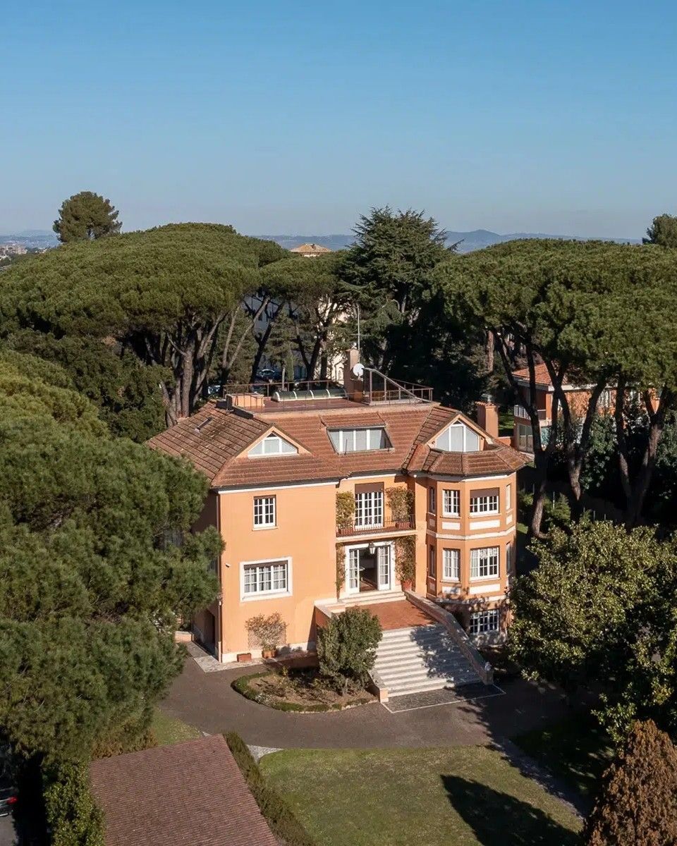 Was the sale of Villa Gucci in Rome a missed opportunity for Kering? Thousands of people queued up and a social media boom from which the brand did not benefit