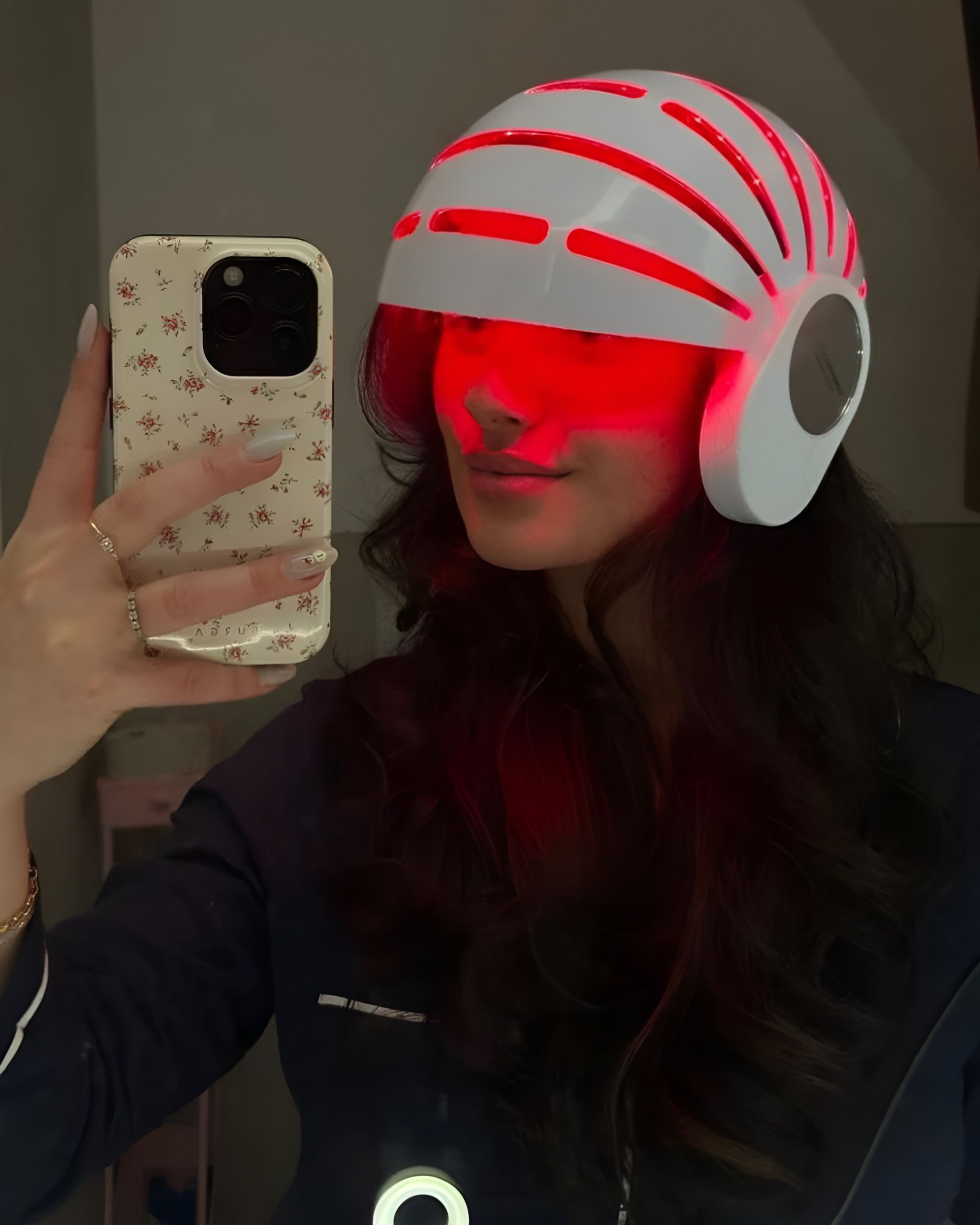 As máscaras LED também estão a conquistar os cuidados com os cabelos Funcionam mesmo?