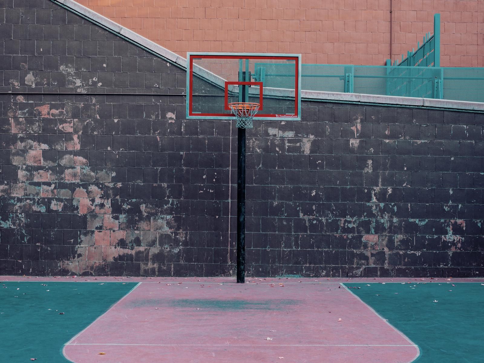 This game we play. Баскетбольная площадка в Нью Йорке. Street Court баскетбол. Ушинка баскетбольная площадка. Бруклинская баскетбольная площадка.