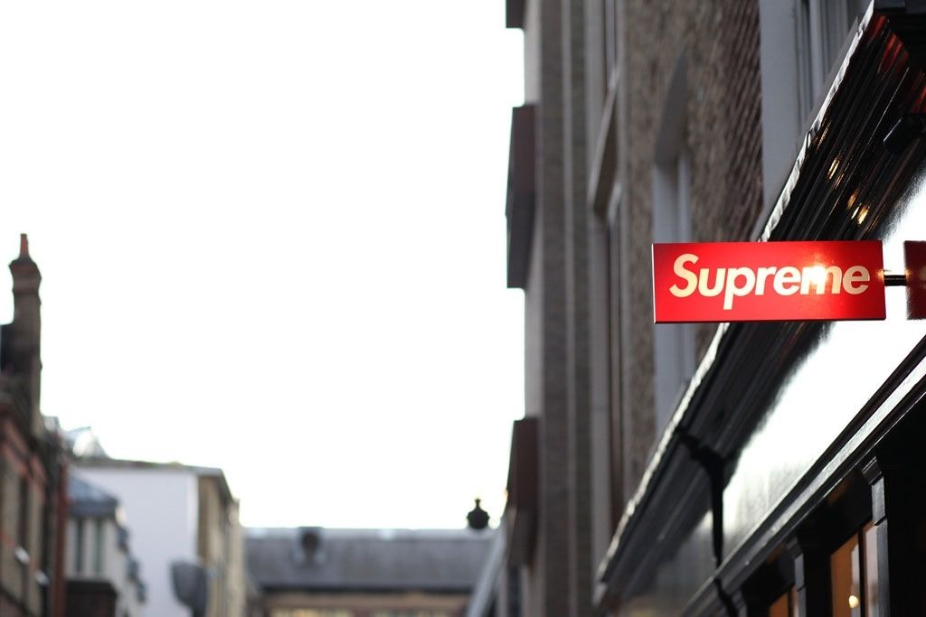 Supreme Paris Store  Shopping in Le Marais, Paris